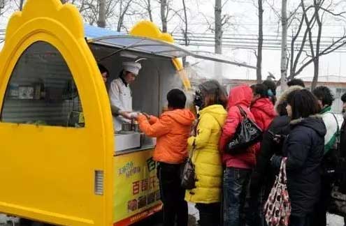 書報亭、早餐車，甚至垃圾桶都有二維碼“身份證”了。
